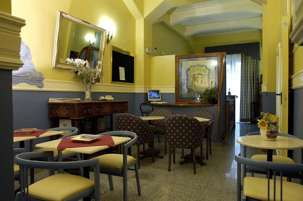 Hotel Bar