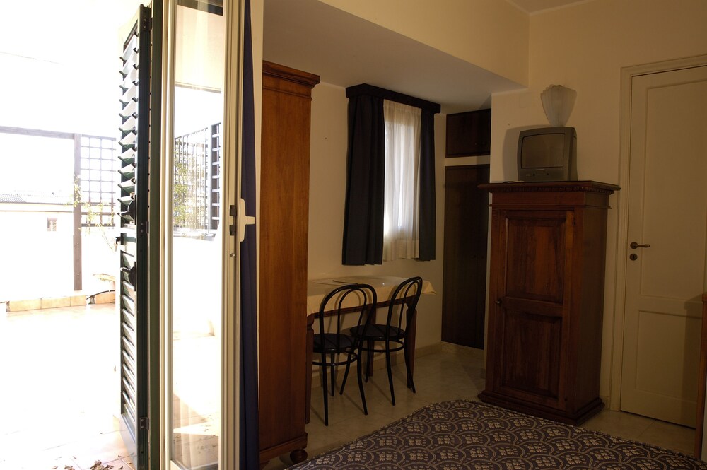 Standard Double or Twin Room - Guestroom