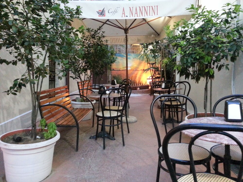 Hotel Bar