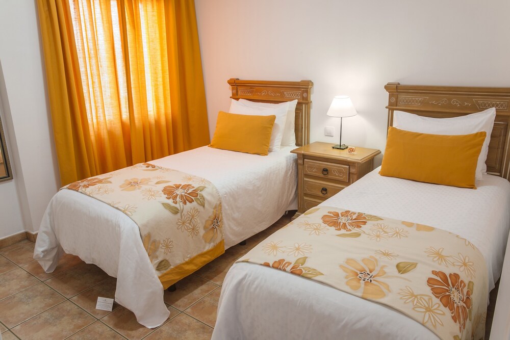 Apartment, 2 Bedrooms (sleeps 6) - Guestroom