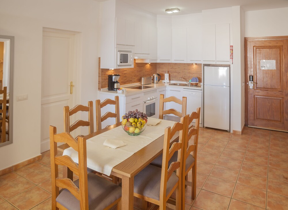 Apartment, 2 Bedrooms (sleeps 6) - In-Room Dining