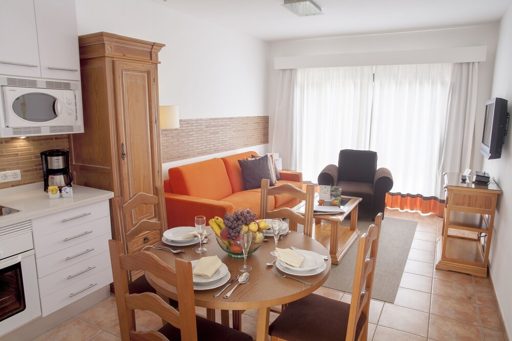 Apartment, 1 Bedroom (sleeps 4) - Living Area