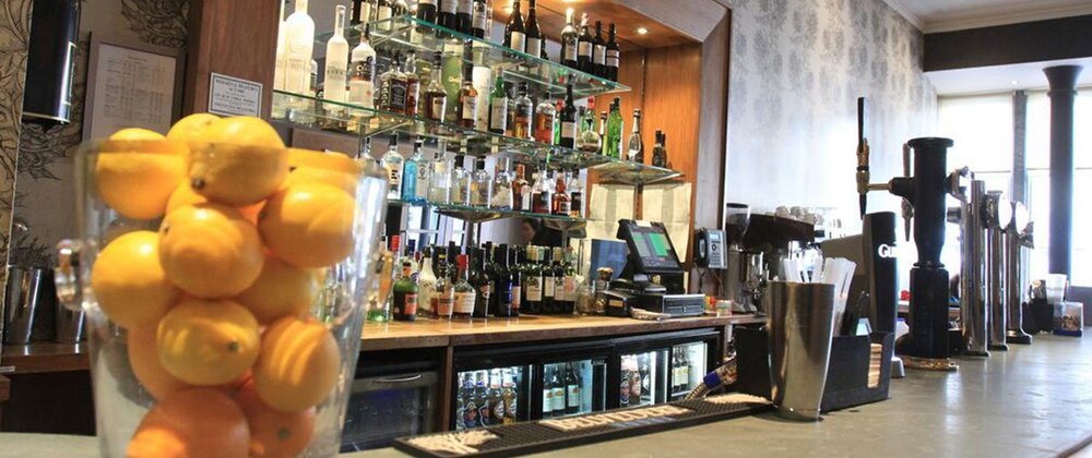 Hotel Bar