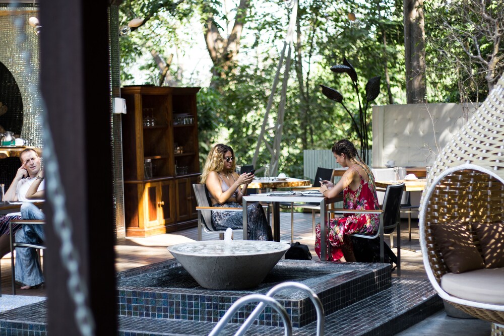 Poolside Bar