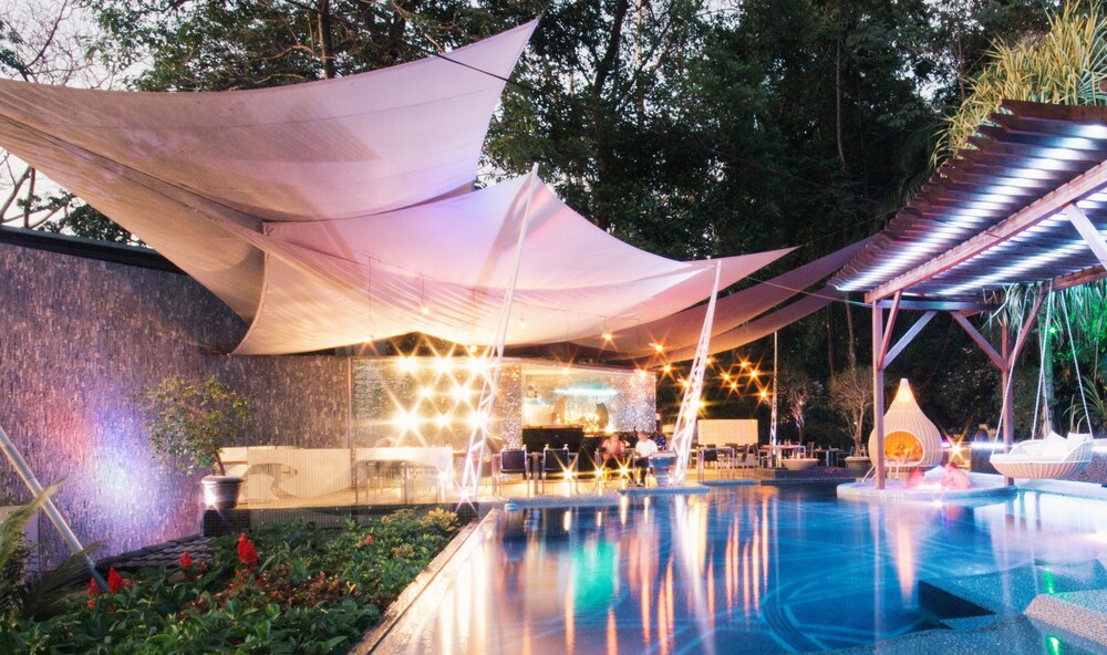 Poolside Bar