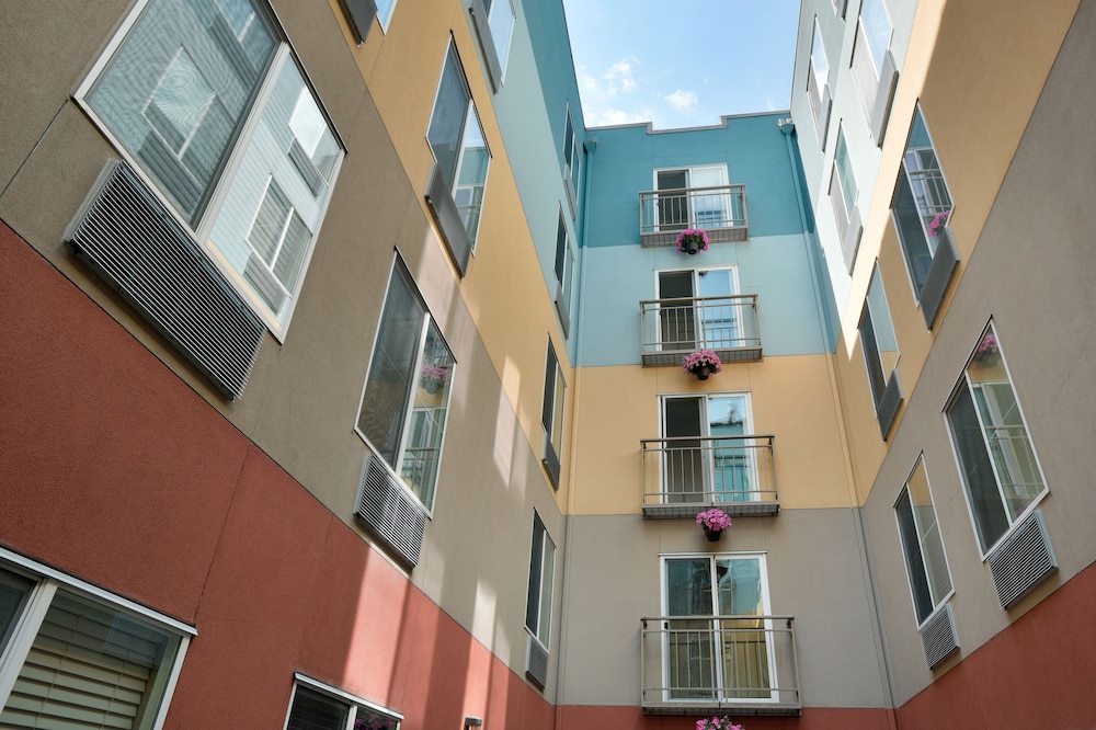 Courtyard, The Belltown Inn