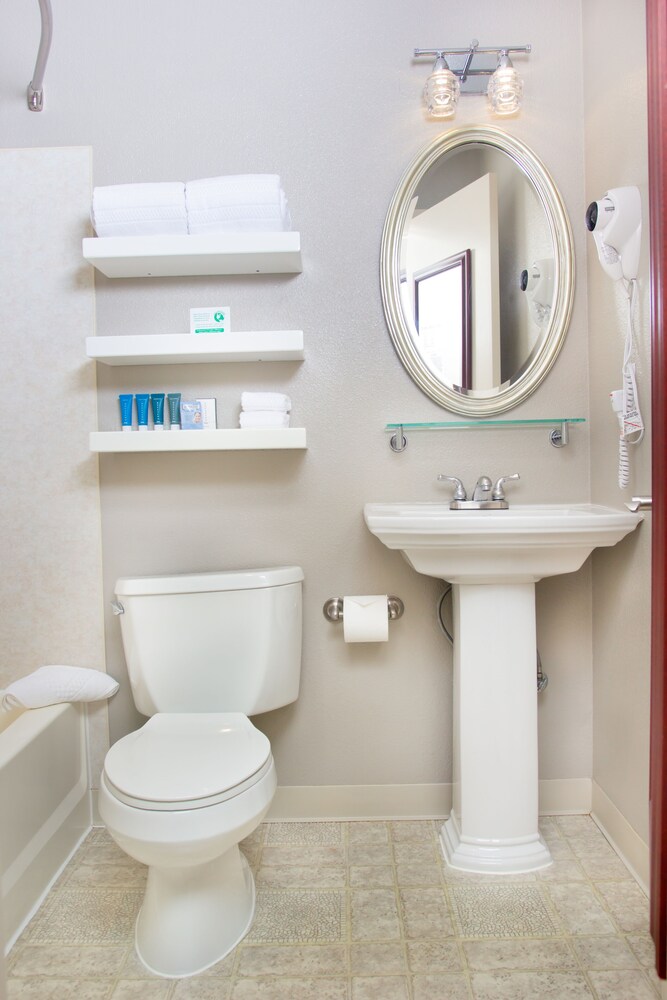 Bathroom, The Belltown Inn