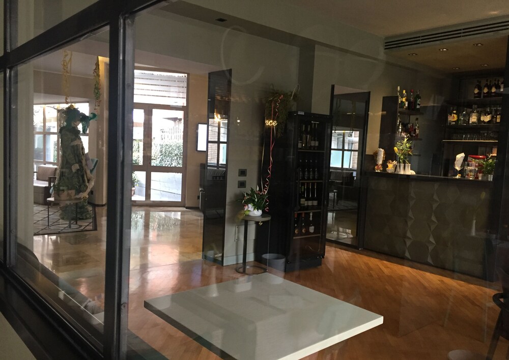 Hotel Lounge