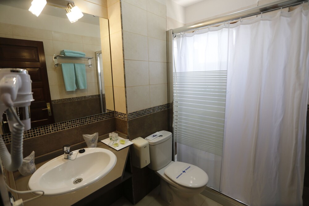 Apartment, 1 Bedroom, Annex Building (2 Adults) - Bathroom