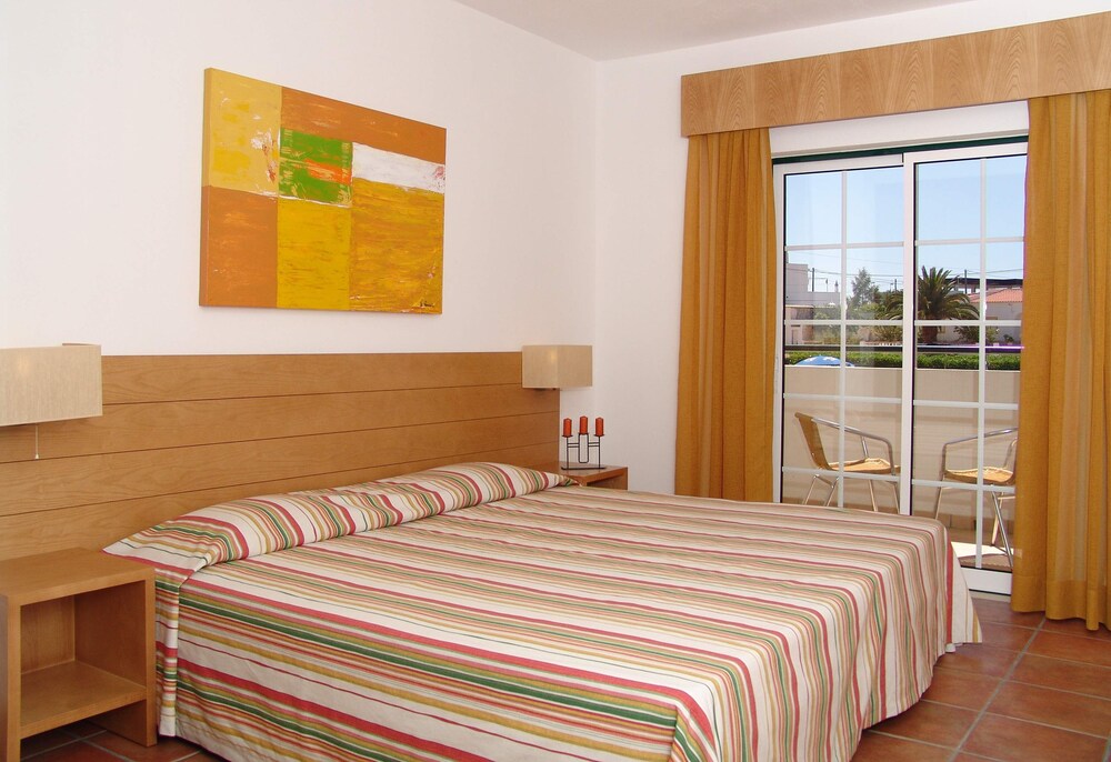 T1 Superior AC Pool View - Guestroom