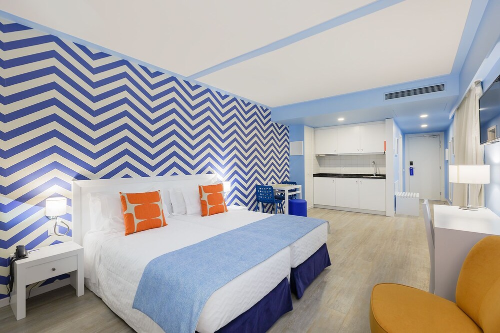 Junior Suite, Balcony (3 Guests) - Guestroom