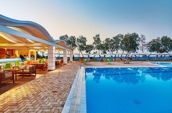 Poolside Bar