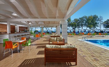 Poolside Bar