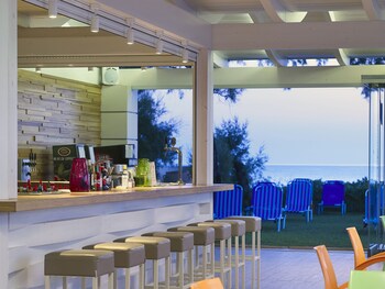 Poolside Bar