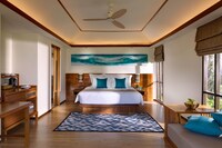 Beachfront Junior Suite, Daily High Tea served in room, Free Mini-bar and Pillow Selection