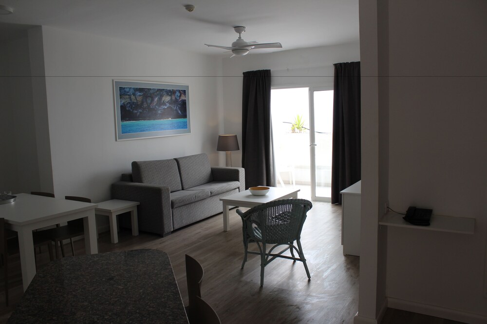 Standard Apartment, 2 Bedrooms, Partial Sea View - Living Room