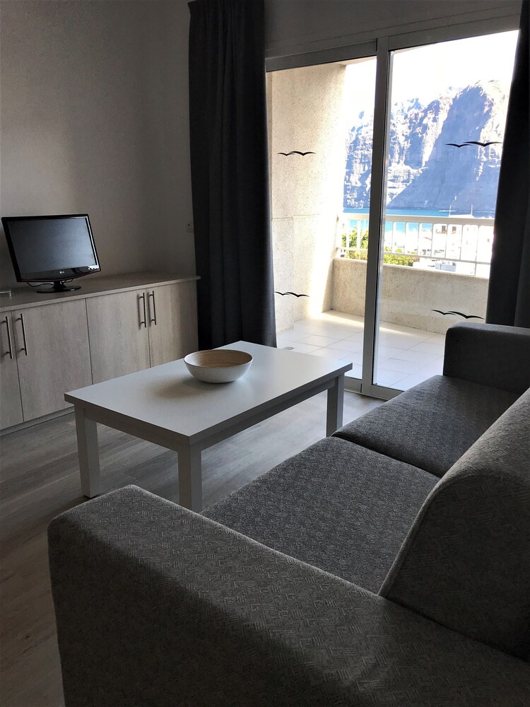 Standard Apartment, 2 Bedrooms, Partial Sea View - Living Room