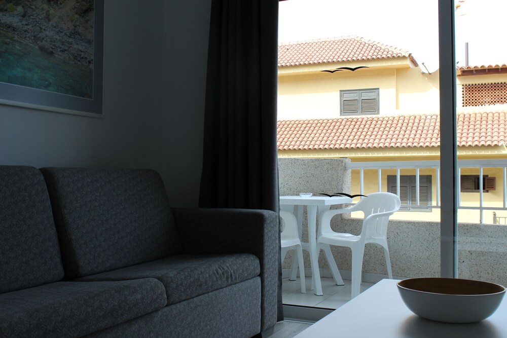 Standard Apartment, 2 Bedrooms - Living Room