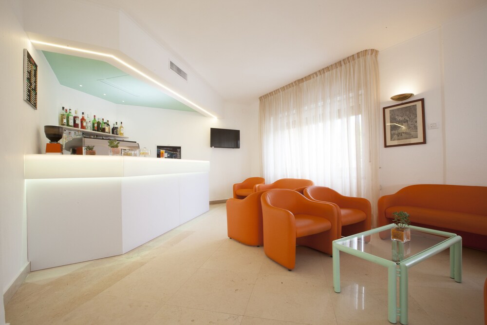 Hotel Bar