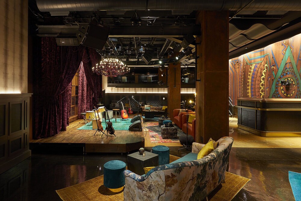 Hotel Bar