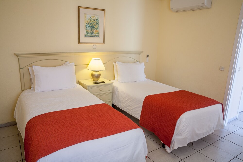 Apartment, 2 Bedrooms () - Guestroom