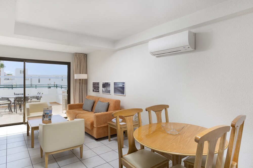 Apartment, 2 Bedrooms () - Living Area