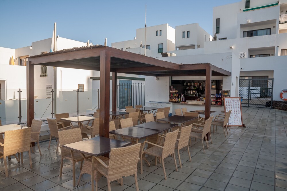 Poolside Bar