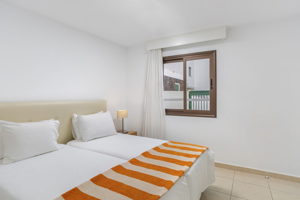 Apartment, 1 Bedroom (sleeps 4) - Guestroom