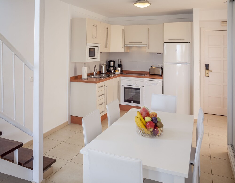 Apartment, 2 Bedrooms () - Living Room