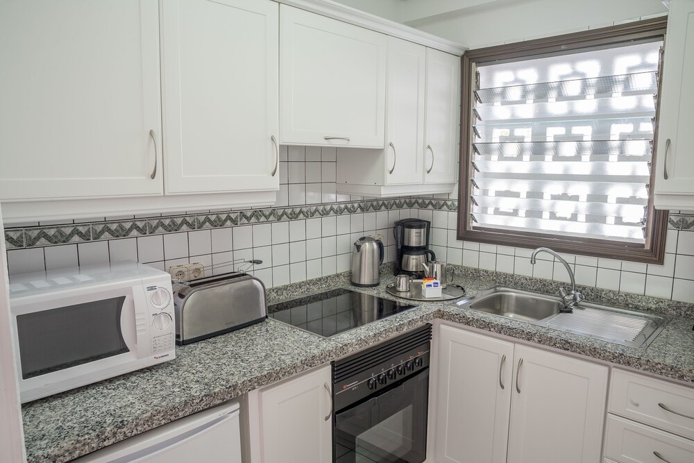 Studio (sleeps 2) - In-Room Kitchenette