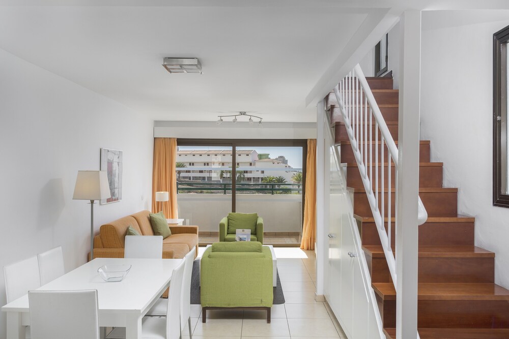 Apartment, 2 Bedrooms () - Living Room