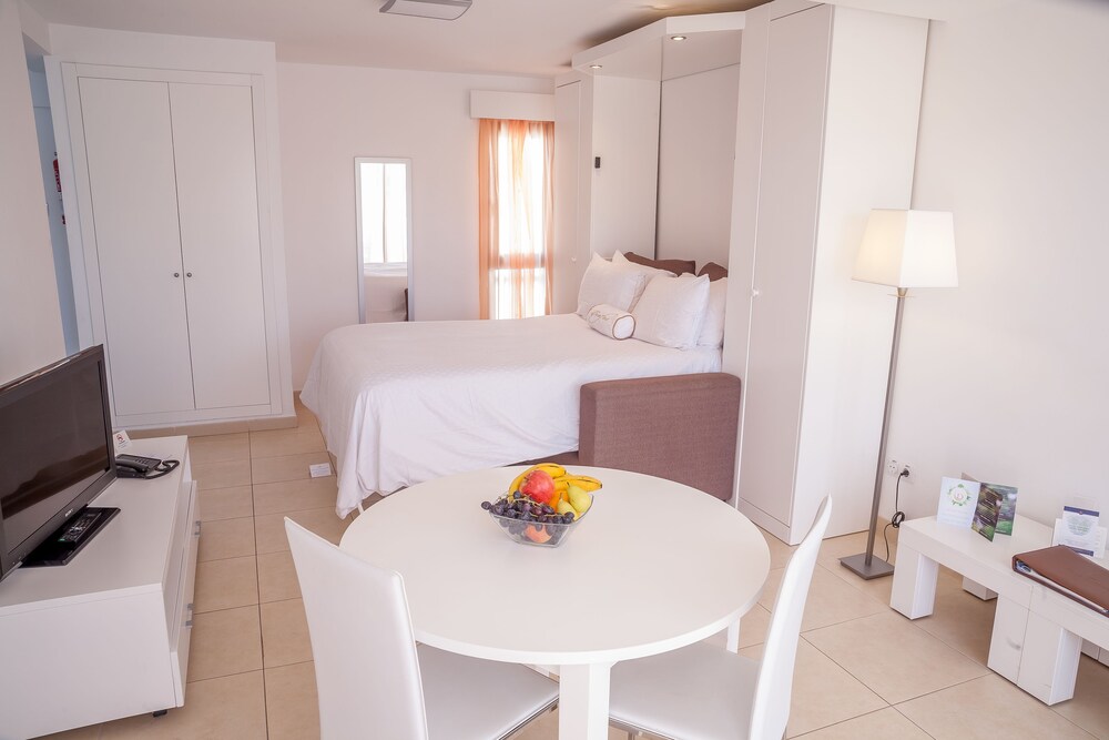 Studio (sleeps 2) - Guestroom
