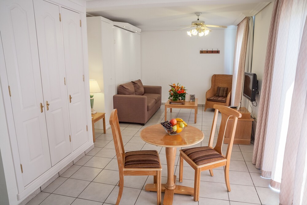 Studio (sleeps 2) - Living Area
