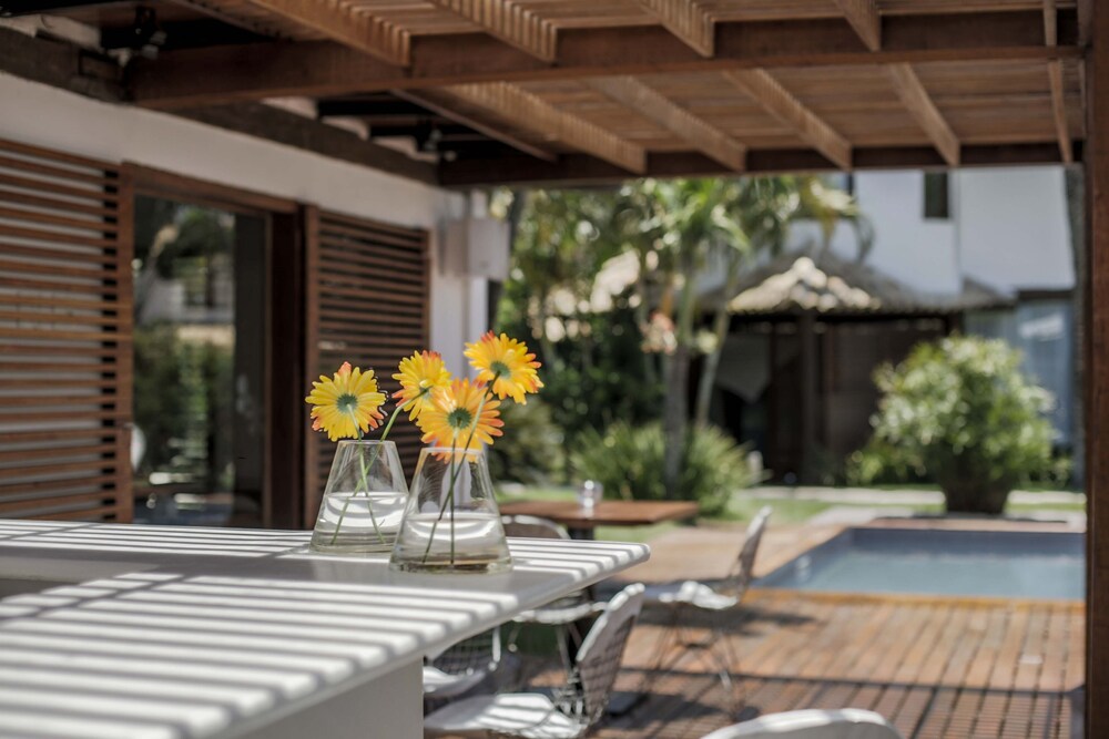 Poolside Bar