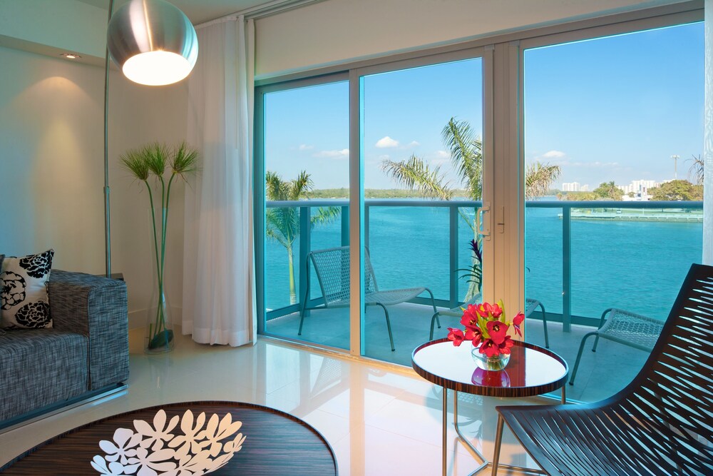 Suite, 2 Bedrooms with kitchen, Oceanfront - Balcony