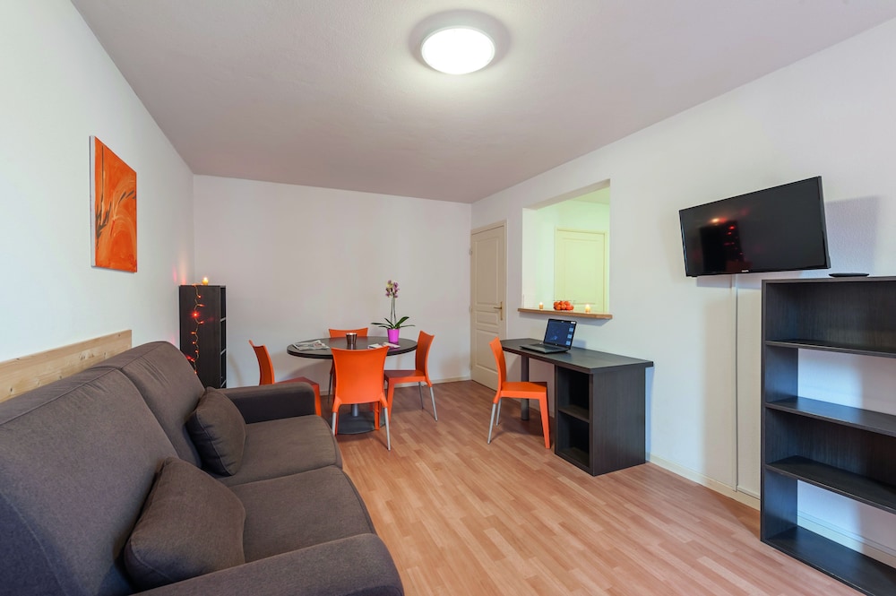 Apartment, 2 Bedrooms - Living Area