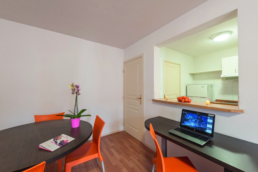 Apartment, 2 Bedrooms - In-Room Dining