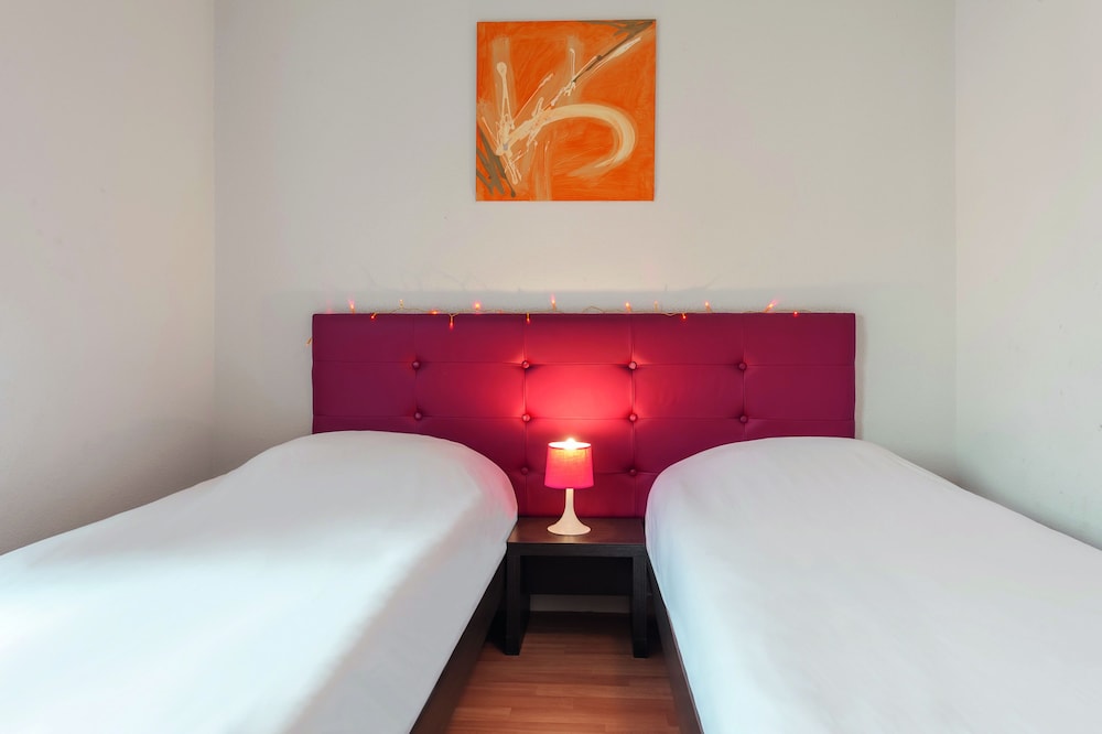 Apartment, 2 Bedrooms - Guestroom
