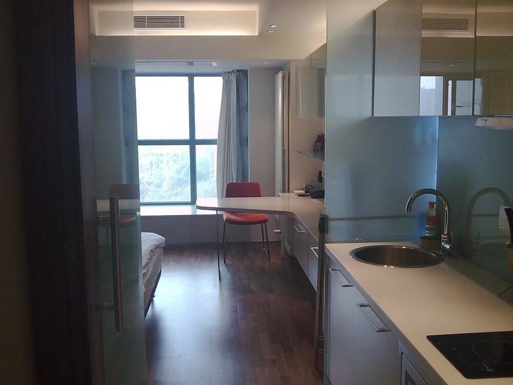 Deluxe Studio, 1 King Bed - Guestroom