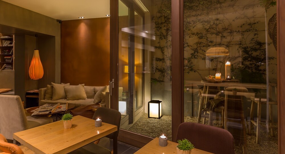 Hotel Bar