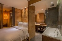 Double Room (Sensation)