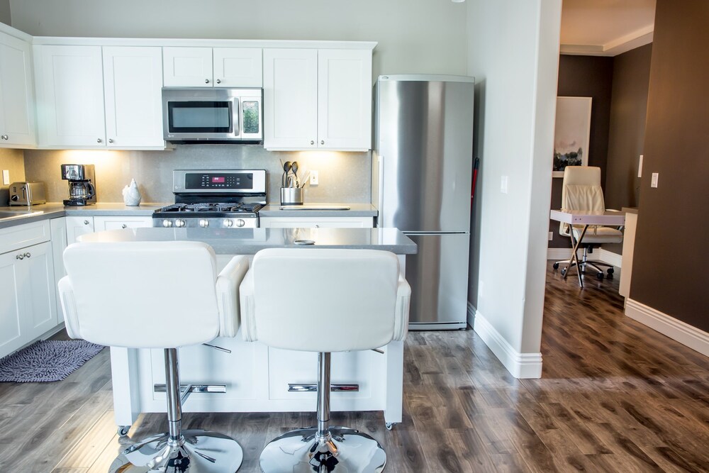 Executive Suite, 1 Bedroom (with Office) - In-Room Kitchen