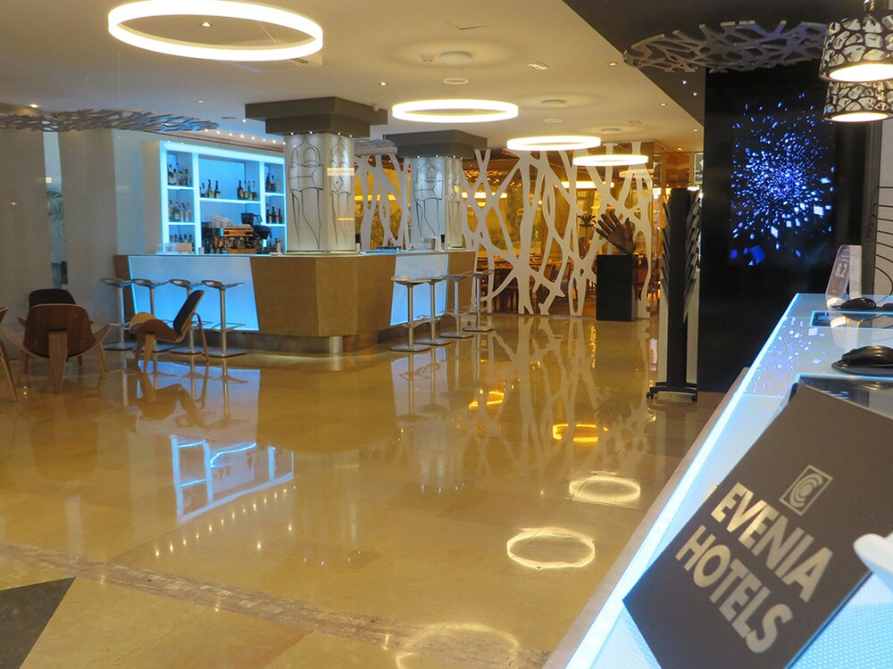 Hotel Bar