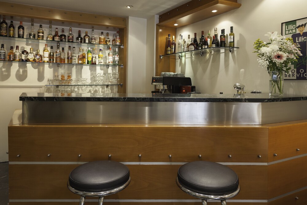 Hotel Bar