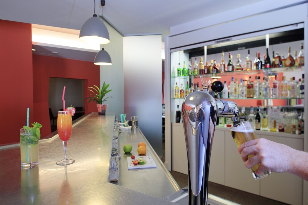 Hotel Bar