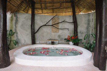 Deep Soaking Bathtub