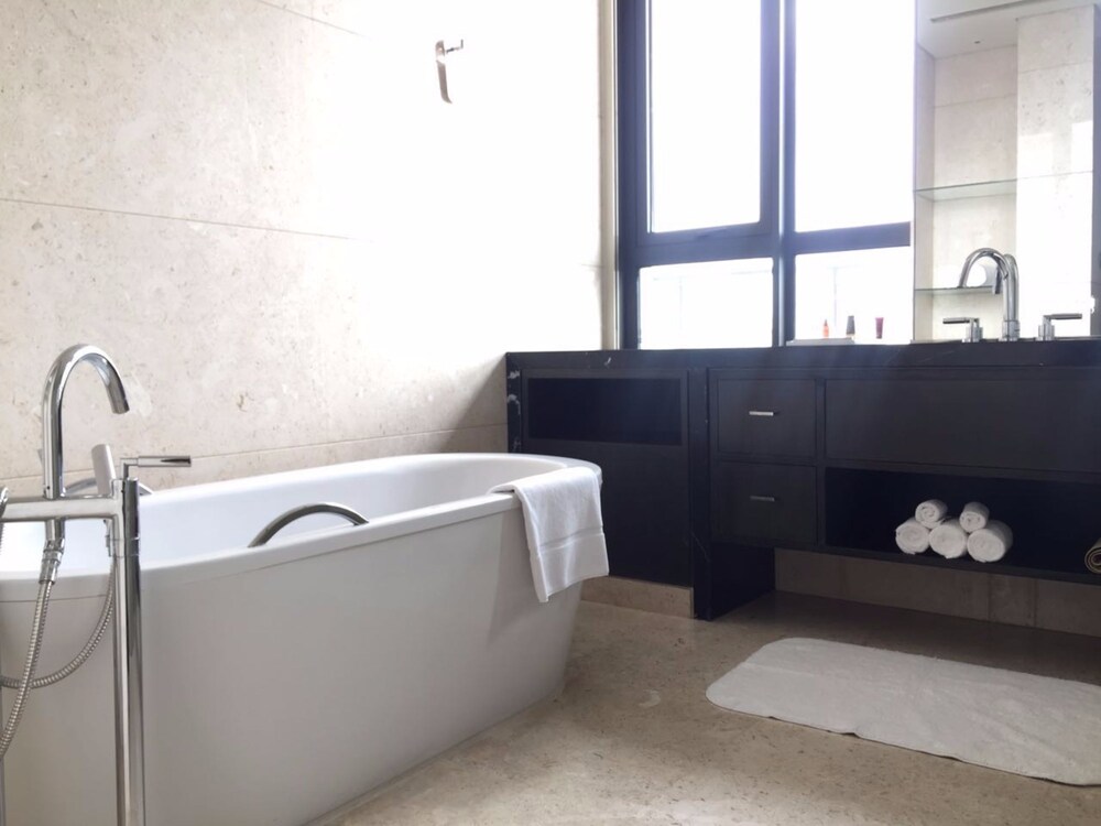 Apartment - Deep Soaking Bathtub