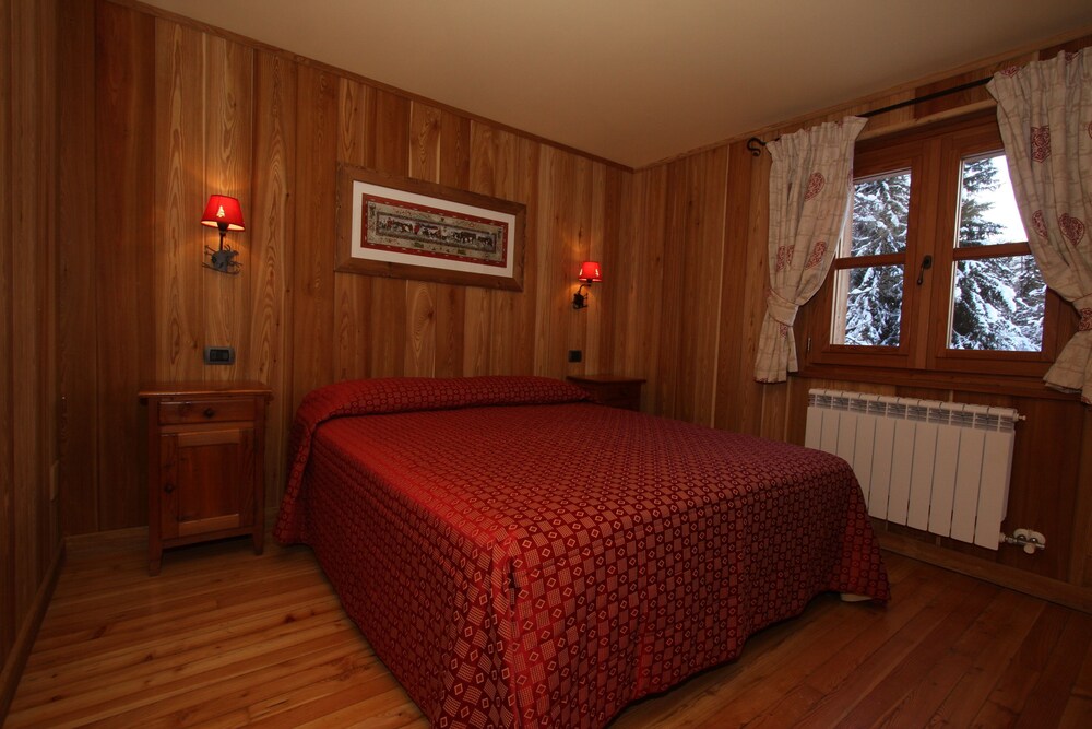 Comfort Chalet, 5 Bedrooms, Jetted Tub, Mountain View - Guestroom
