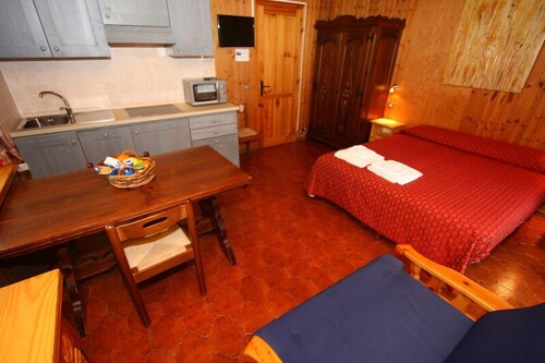 Standard Studio, Kitchen () - Guestroom View