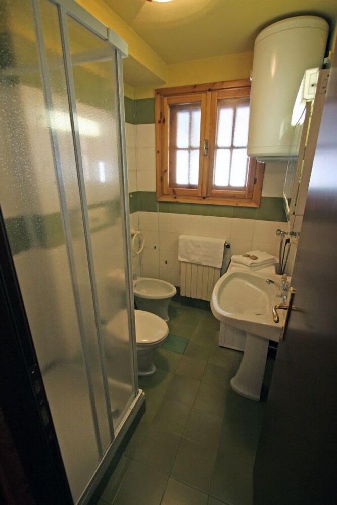 Standard Apartment, 2 Bedrooms, Kitchen, Mountain View - Bathroom